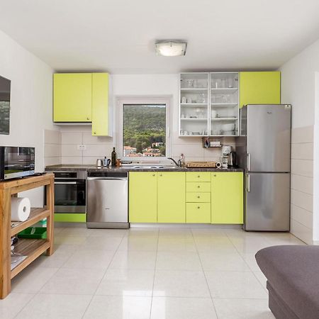 2 Bedroom Awesome Apartment In Lussingrande Esterno foto