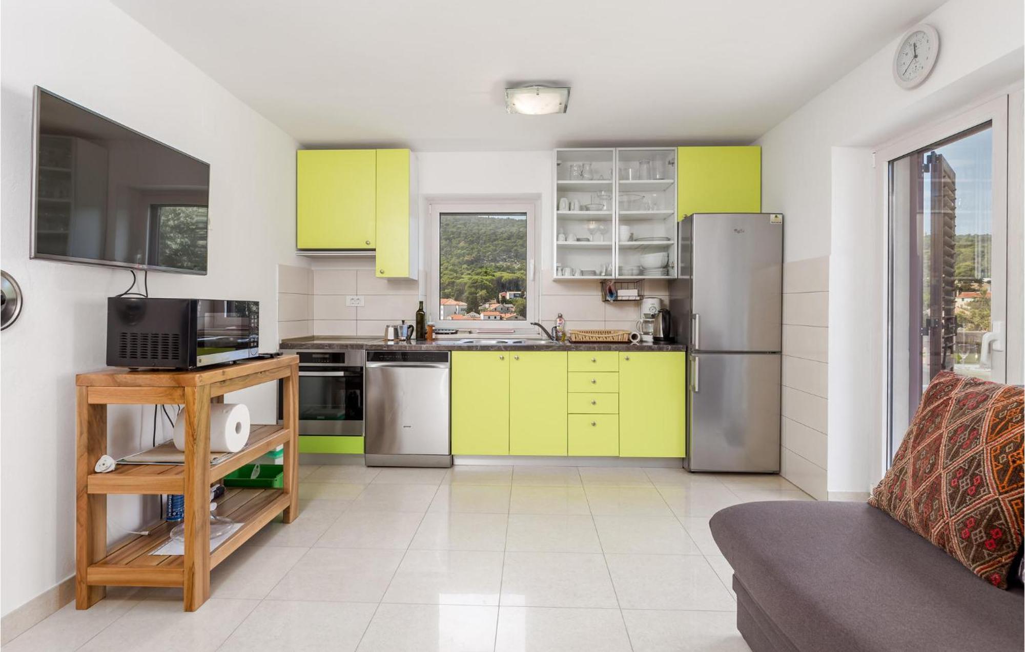 2 Bedroom Awesome Apartment In Lussingrande Esterno foto