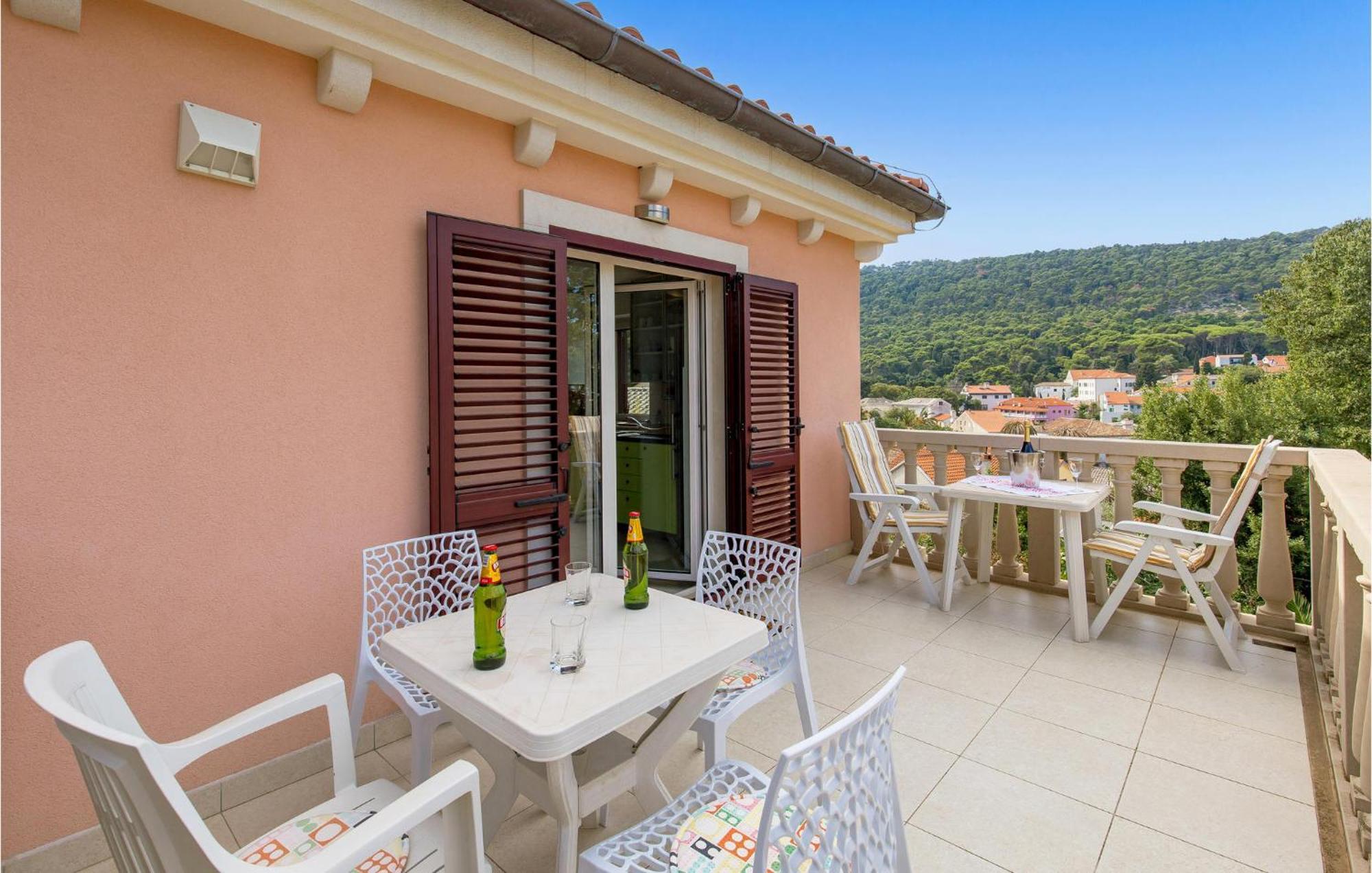 2 Bedroom Awesome Apartment In Lussingrande Esterno foto